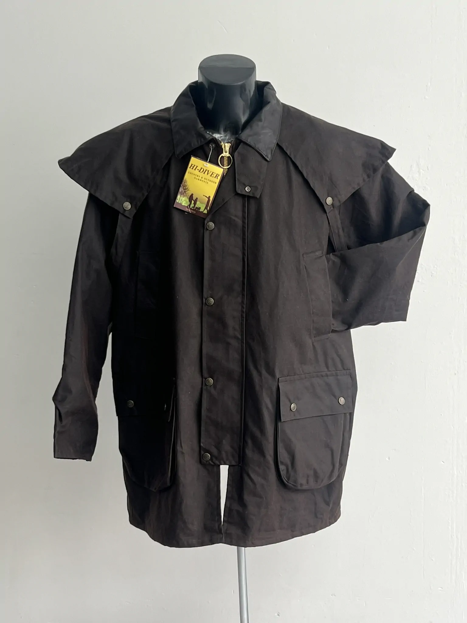 Short Cape With Leather Collor